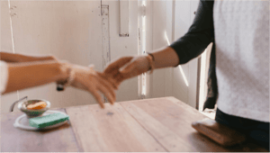 ZZ_Employees_Helping Hand-1
